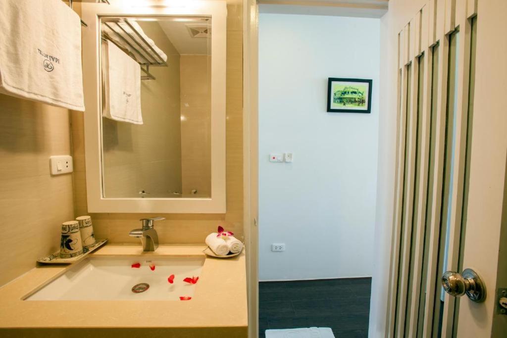 Hanoi Mai Charming Hotel & Travel Exterior photo